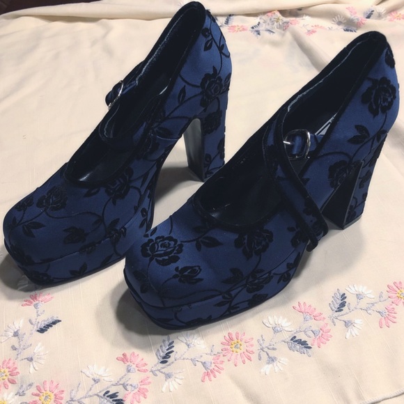 Soho Cobbler Platform Square-toed Pumps - Picture 2 of 2